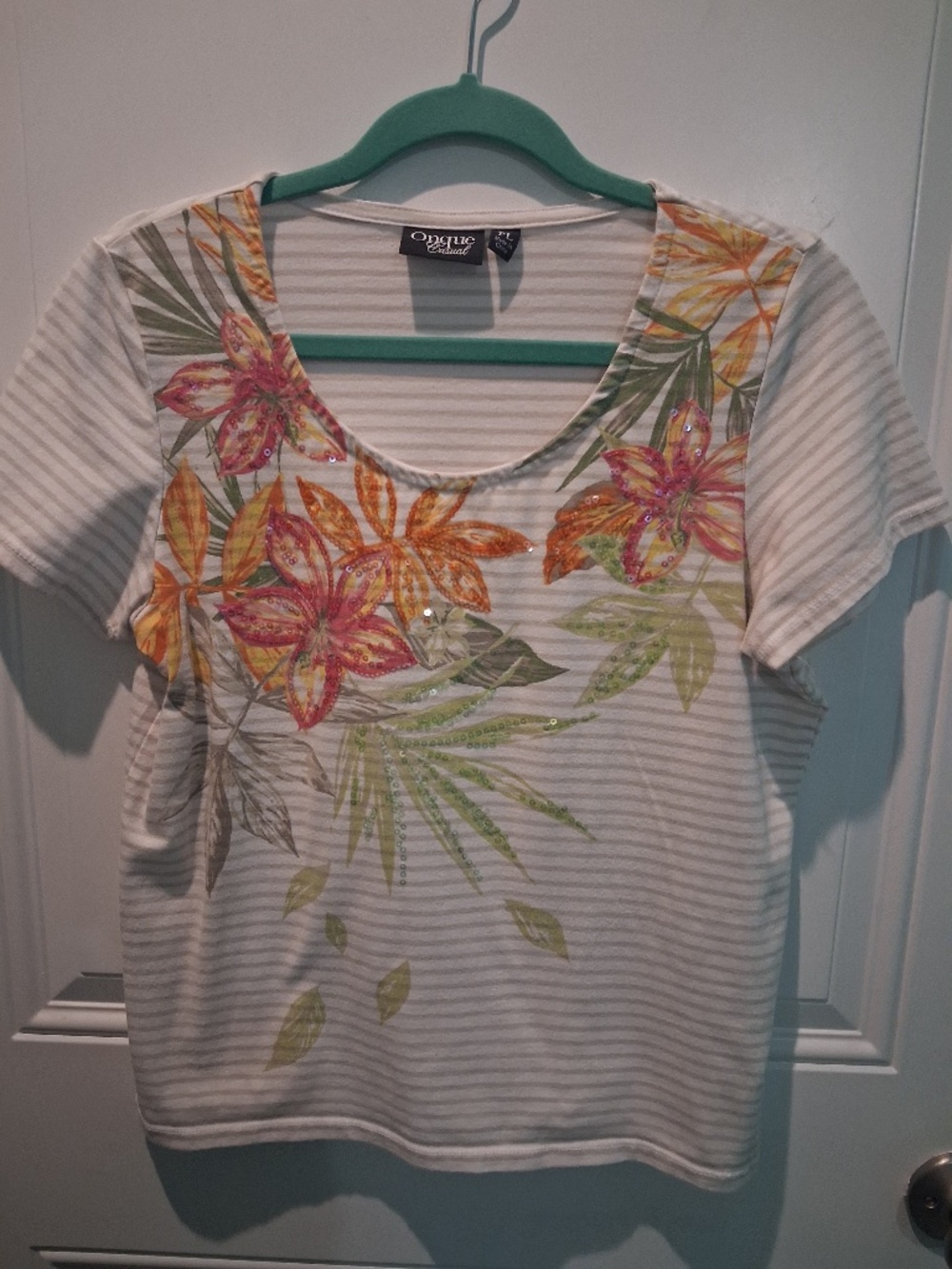 ONQUE CASUAL PL TROPICAL SEQUIN-EMBELLISHED COTTON TOP!